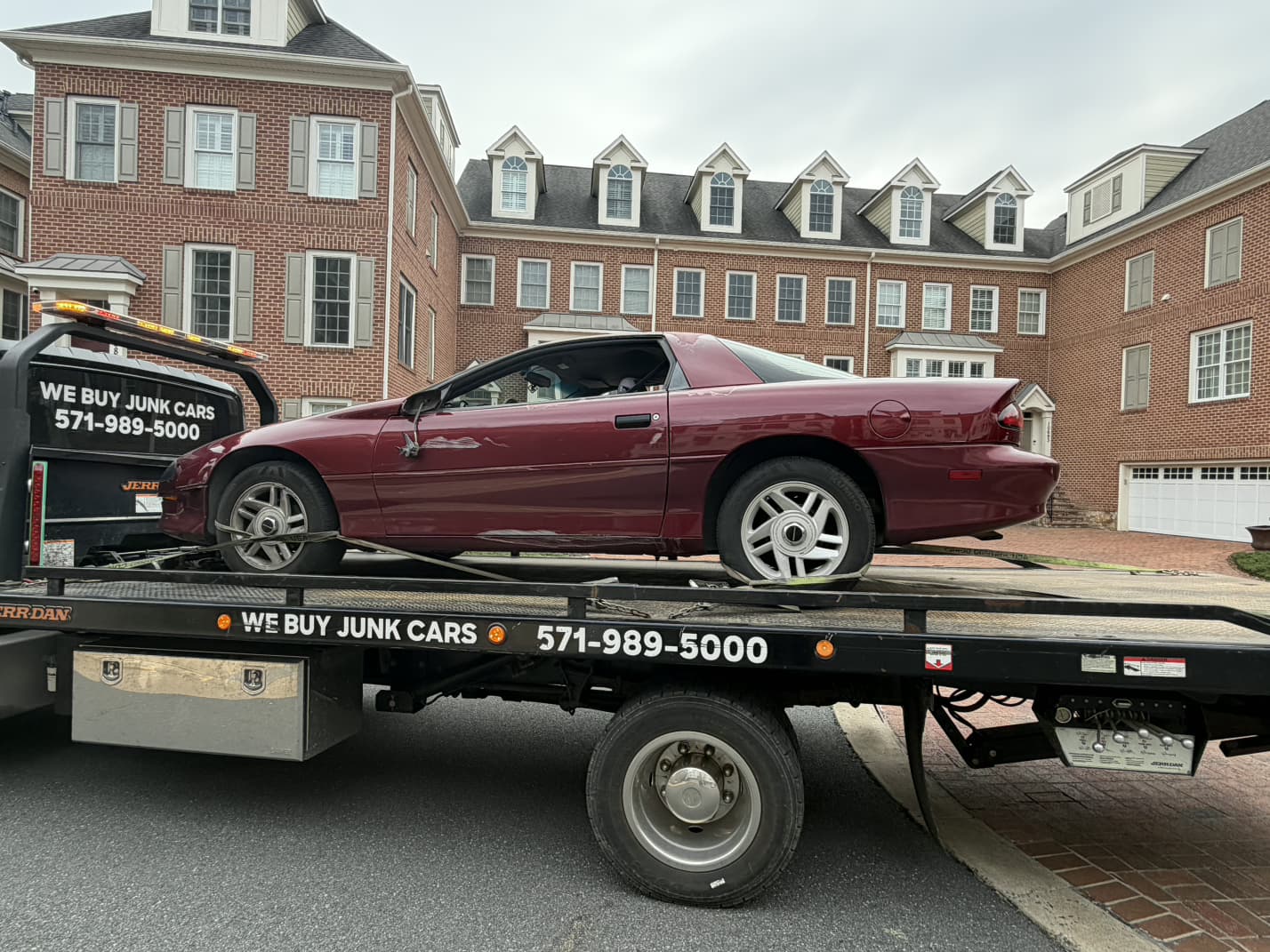 Vehicle pickup completed in an Alexandria townhouse community by Dalo Auto Recycling